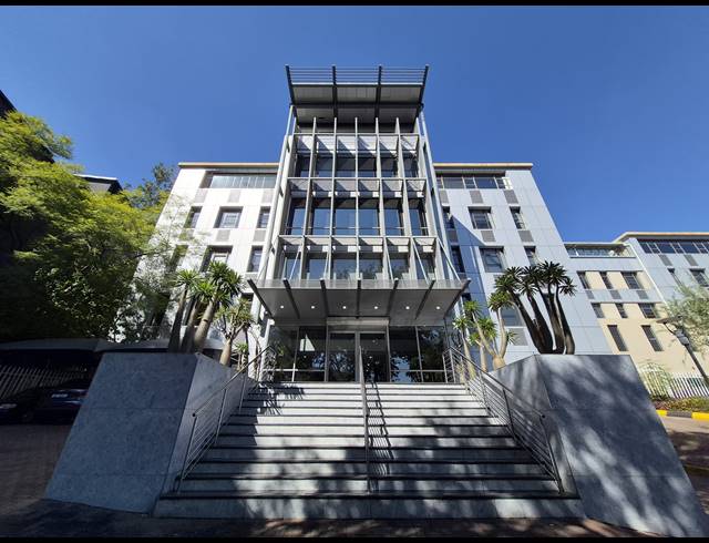 53M² SERVICED OFFICE TO LET IN SANDTON CENTRAL
